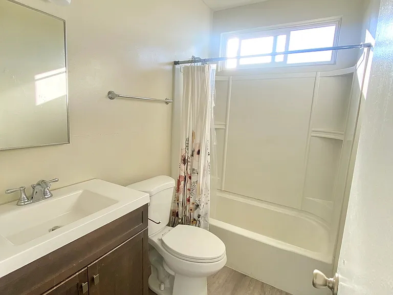 1905 S Oxford Ave #14 — Photo 6
