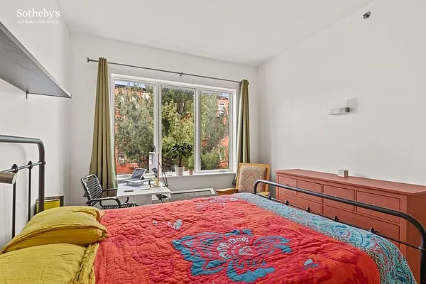 Sold by Sotheby's International Realty | media 11