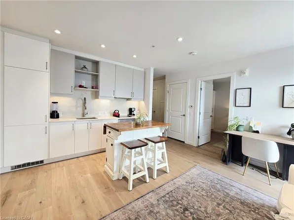 181 King St S #1812, Waterloo, ON N2J 0E7