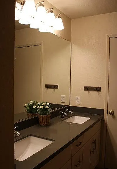 1336 Bellevue Way NE — Photo 4