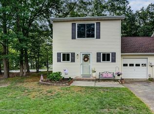 12 Patricia Ct, Howell, NJ 07731