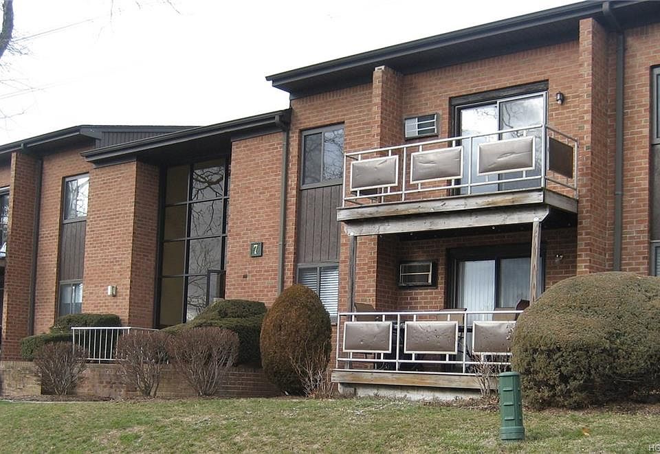 1st image of 7 Brevoort Dr APT 1D