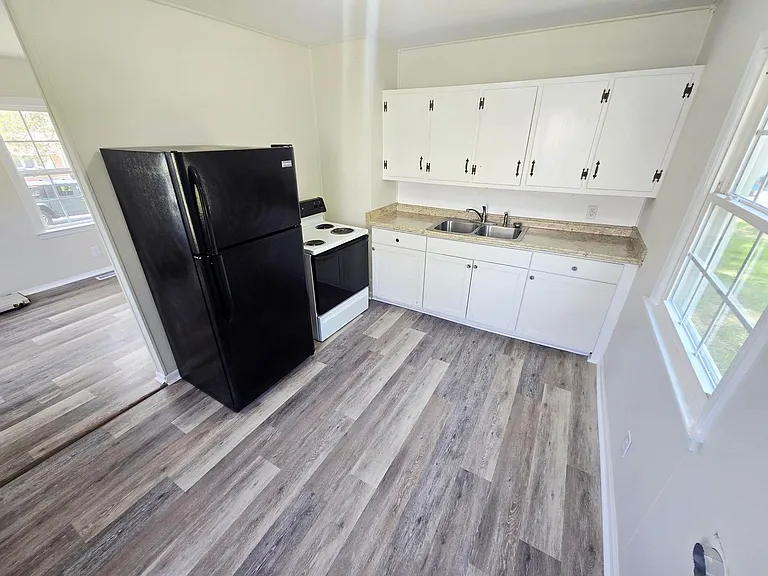 1000 Camden St — Photo 3