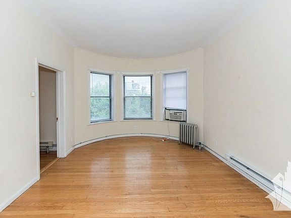 3rd image of 915 W Waveland Ave #2C