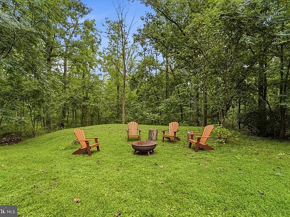 3rd image of 536 Spring Mount Rd
