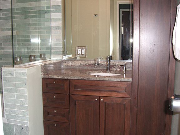 3rd image of 939 W Huron St Unit 104