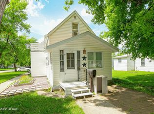 422 Cherry St, Grand Forks, ND 58201