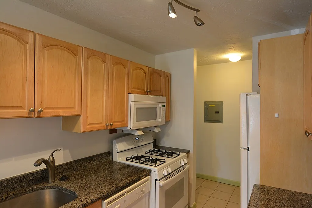 36 Shrewsbury Green Dr — Photo 3