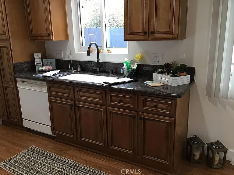 17902 Baron Cir — Photo 10