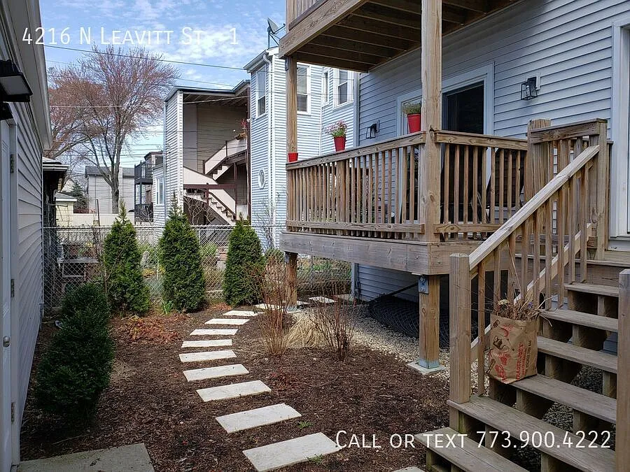 Building Photo - 4216 N Leavitt St #1