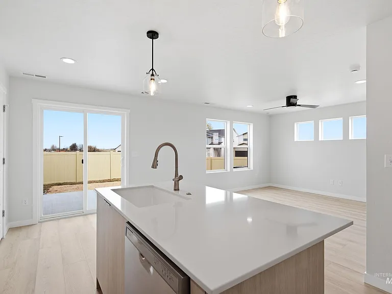 10770 Rutland St — Photo 5
