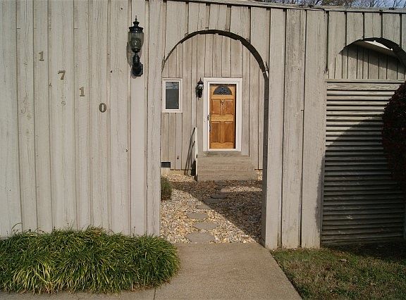 2nd image of 1710 Melrose Dr