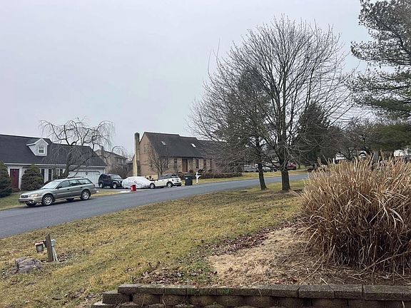 3rd image of 102 E Manor Dr