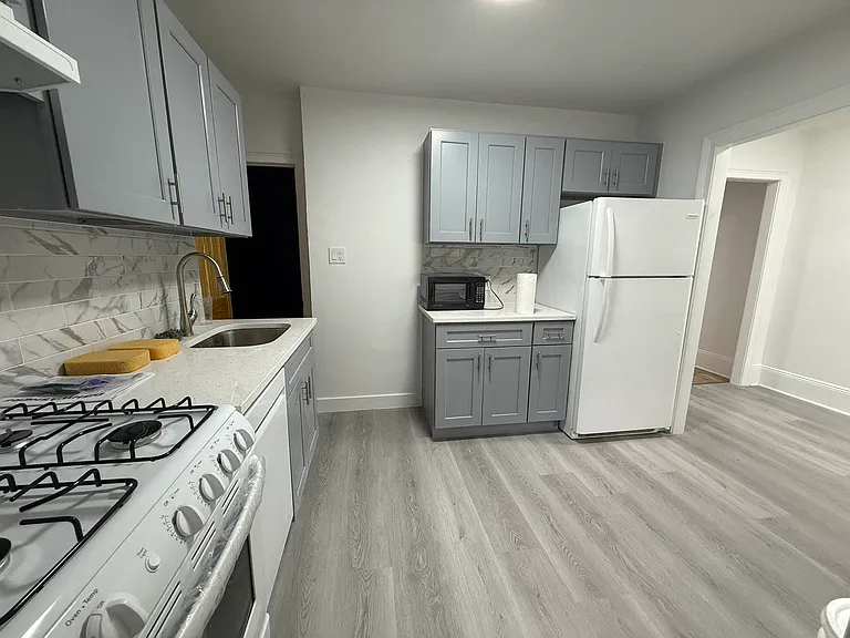 27-23 12th St #1 — Photo 3
