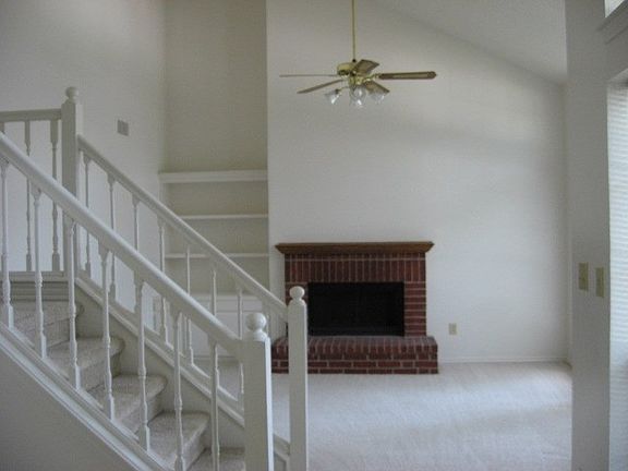3rd image of 415 Essex Dr