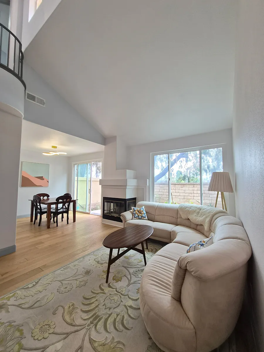 Open living room with high ceilings and new energy efficient windows. - 3685 Ruette De Vl