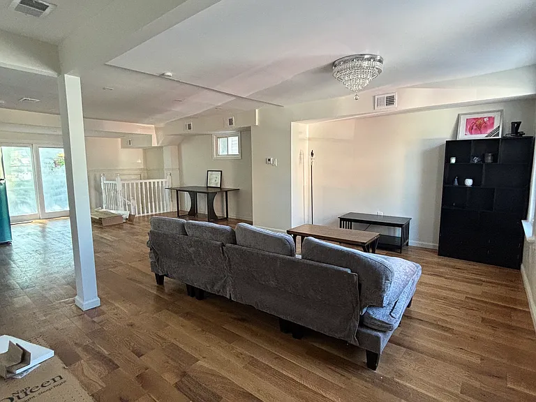 64 Willoughby St — Photo 1