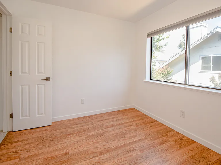 3121 Nantucket Ter — Photo 12