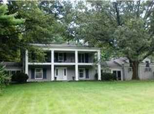 125 Arrowhead Rd, Indian Hills, KY 40207