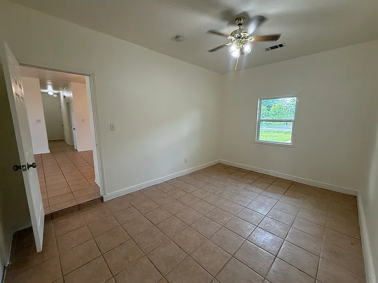 703 1/2 Westchester Rd — Photo 33