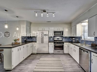 404 Sams St, Taylor, TX, 76574