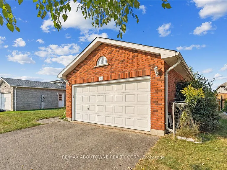 82 Whitlaw Way — Photo 2