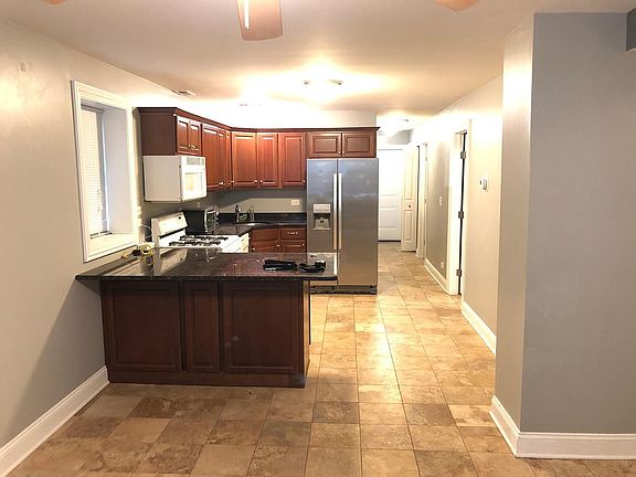 4th image of 1845 W Berteau Ave #G