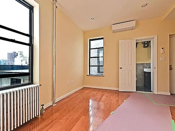 3rd image of 122 Orchard St APT 22
