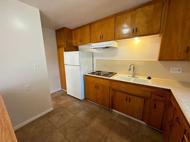 304 E Almond Ave — Photo 7