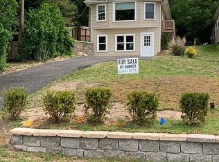 12 Shore Rd, Stony Brook, NY 11790