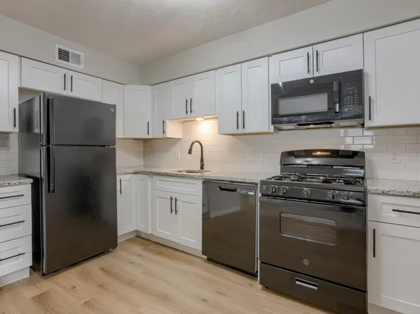 4713 Davenport St APT 10, Omaha, NE 68132