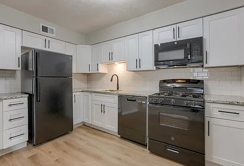 4713 Davenport St #10 Photo 1