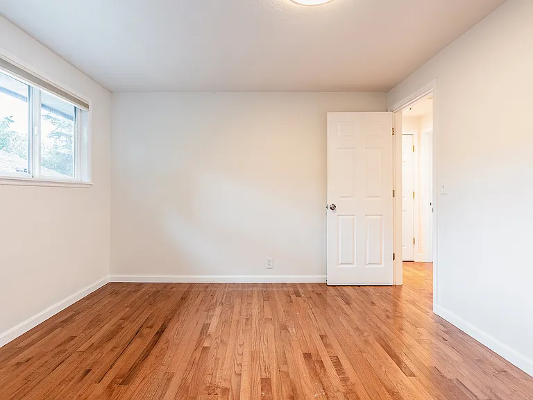 15517 15th Ave NE — Photo 16