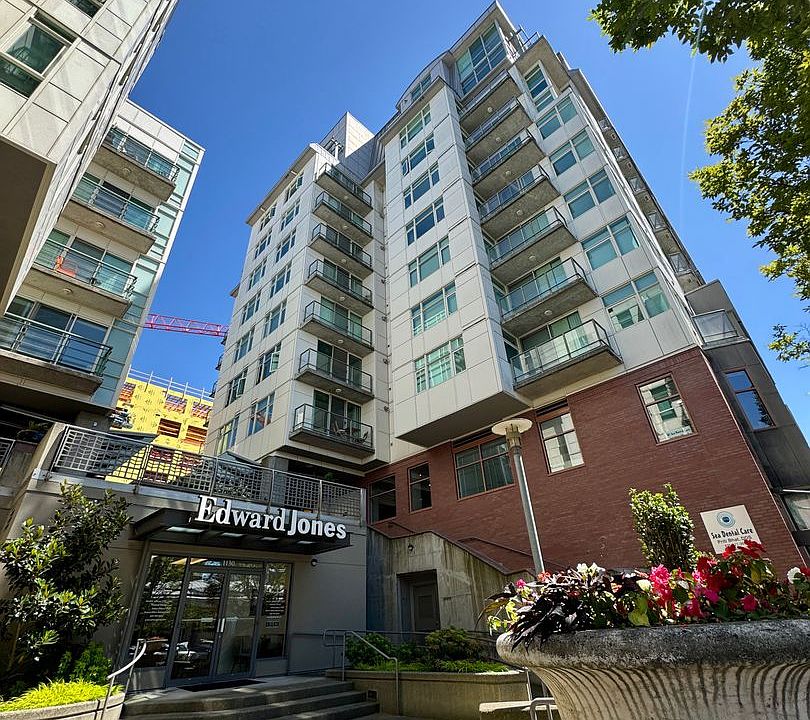1st image of 1100 106th Ave NE APT 209