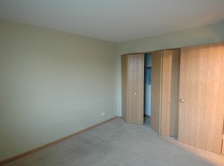 1671 Victoria Park Cir, Aurora, IL 60504