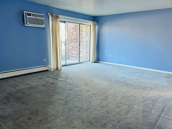 5th image of 1053 W Ogden Ave #140