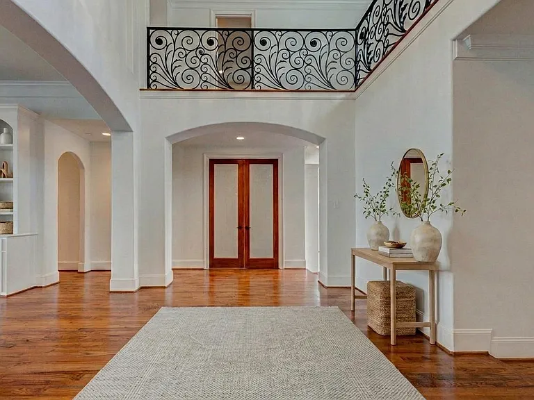 5410 Valerie St — Photo 2