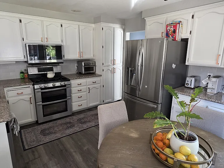 430 Guinevere Ct — Photo 10