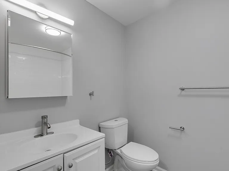 207 W 4th St #2B — Photo 10