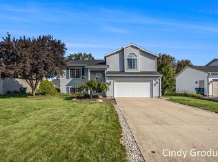 10301 Lynwood Ln, Zeeland, MI 49464