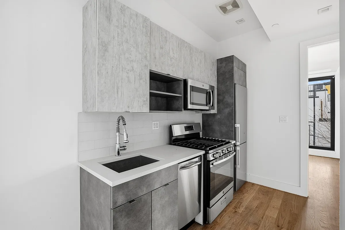 Building Photo - 856 Greene Ave #5