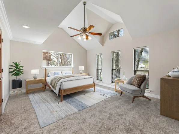 12 Country Club Ct, Pantego, TX 76013