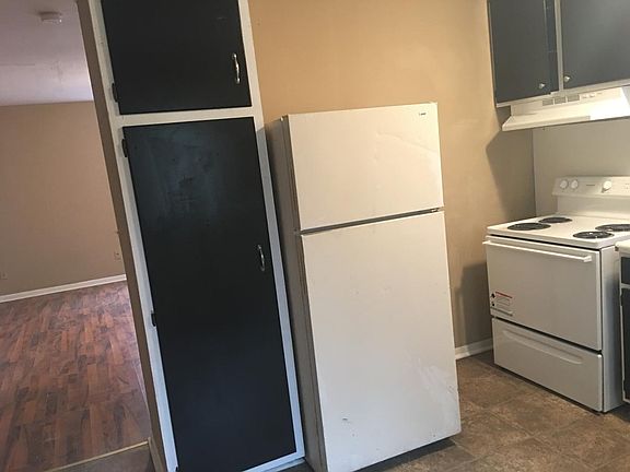 3rd image of 1421 Hollywood Dr