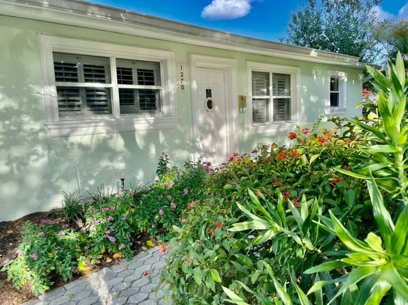 1270 11th St N, Naples, FL 34102