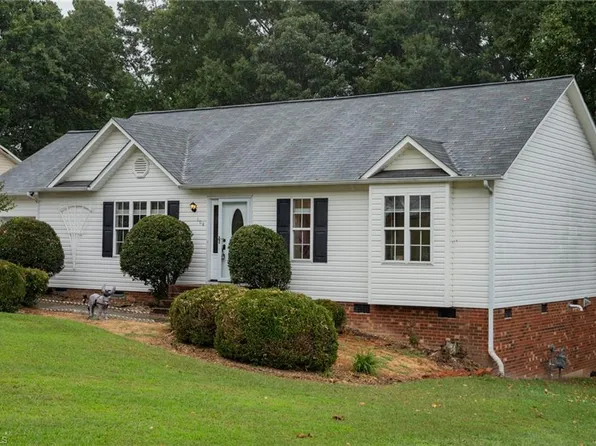 104 Browning Dr, Thomasville, NC 27360