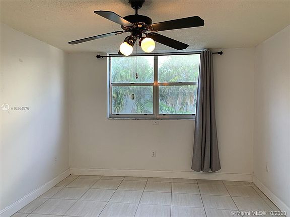 5th image of 720 Collins Ave APT 203