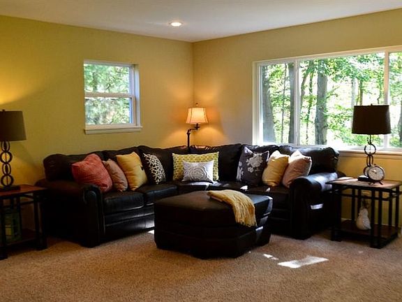 4th image of 1745 Kingsway Ct