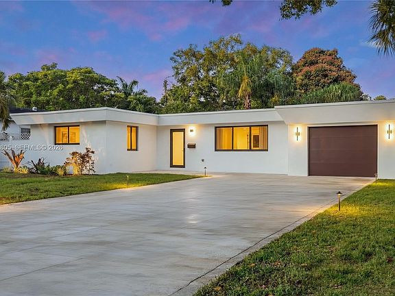 3rd image of 10910 NE 9th Ct