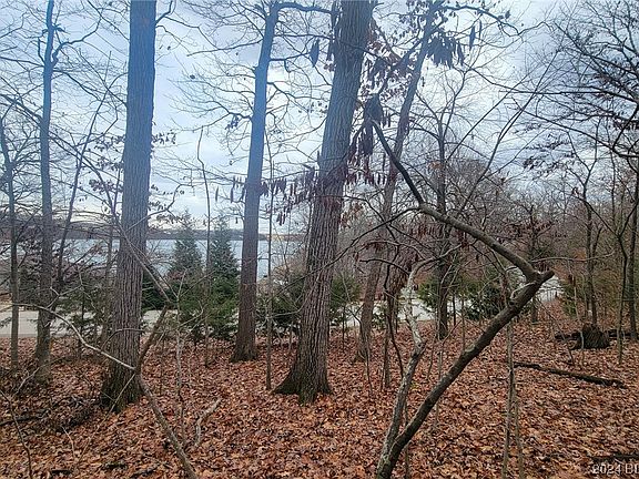 5th image of 491 Grand View Dr