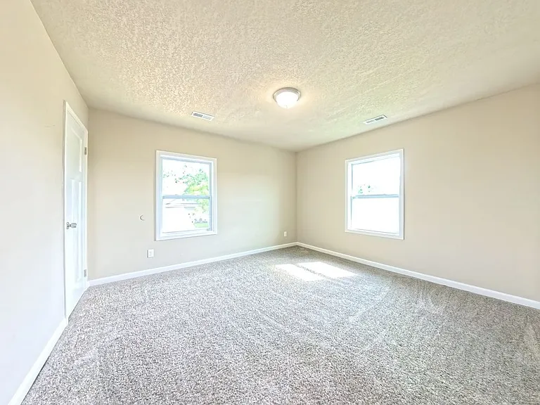 715 Kirkwood Ave — Photo 9